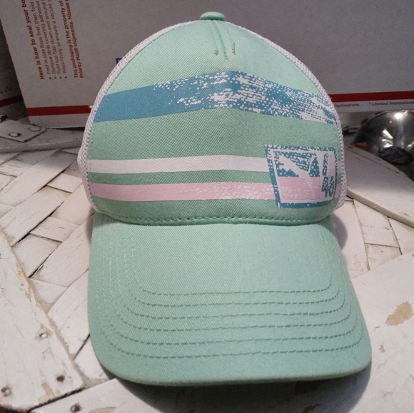 🎾PUMA GOLF/TENNIS HAT SHEEK DESIGN. - Picture 7 of 9